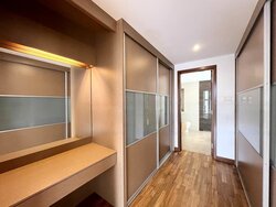 Lornie Road (D11), Terrace #457598531